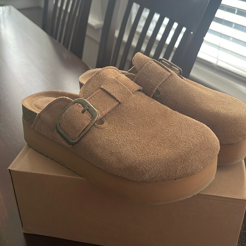 Cushionaire Platform Clog
